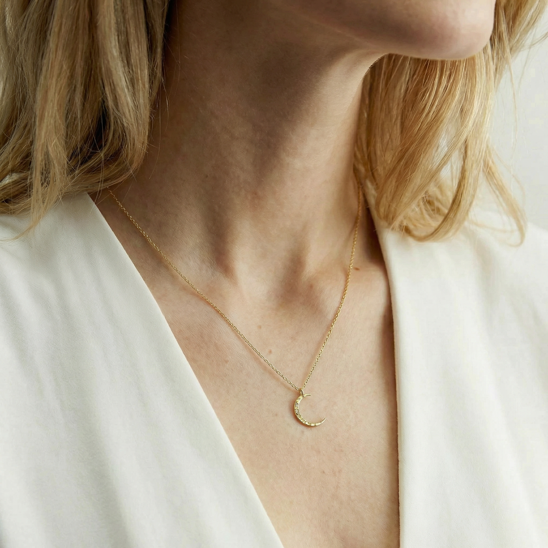 Dainty Moon Pendant Necklace