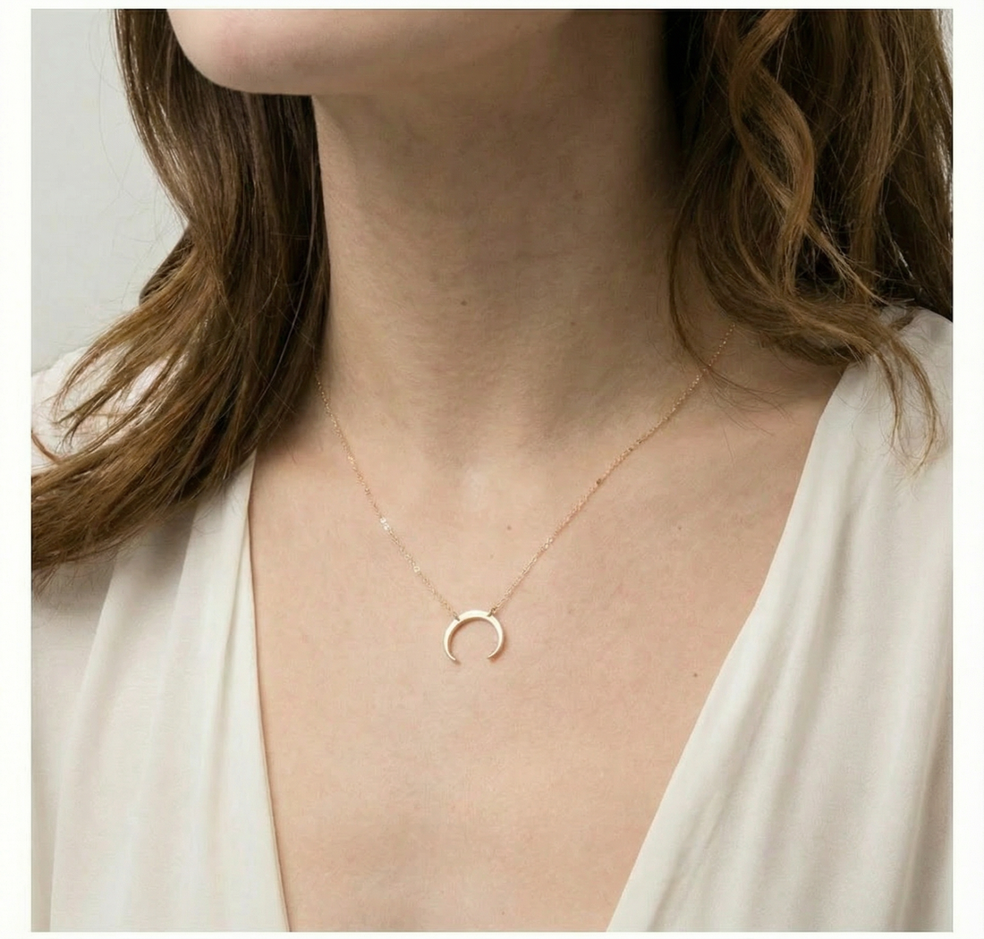 Horn Pendant Necklace