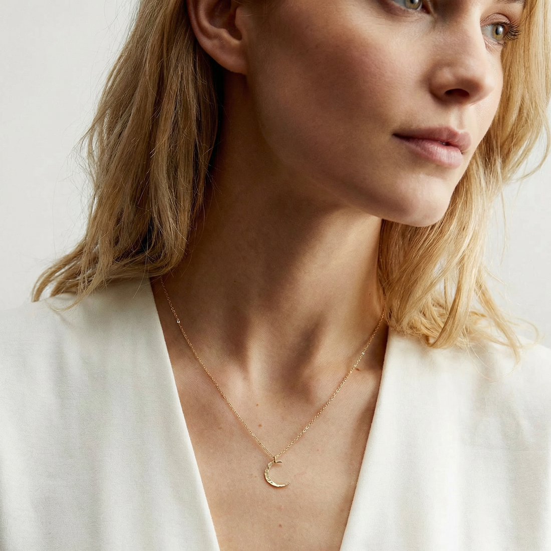Dainty Moon Pendant Necklace