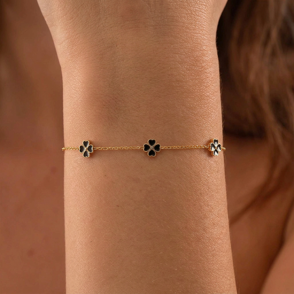 Black Clover Heart Bracelet