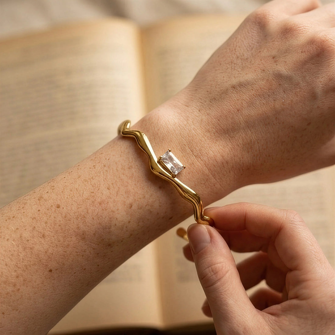 Luna Cuff