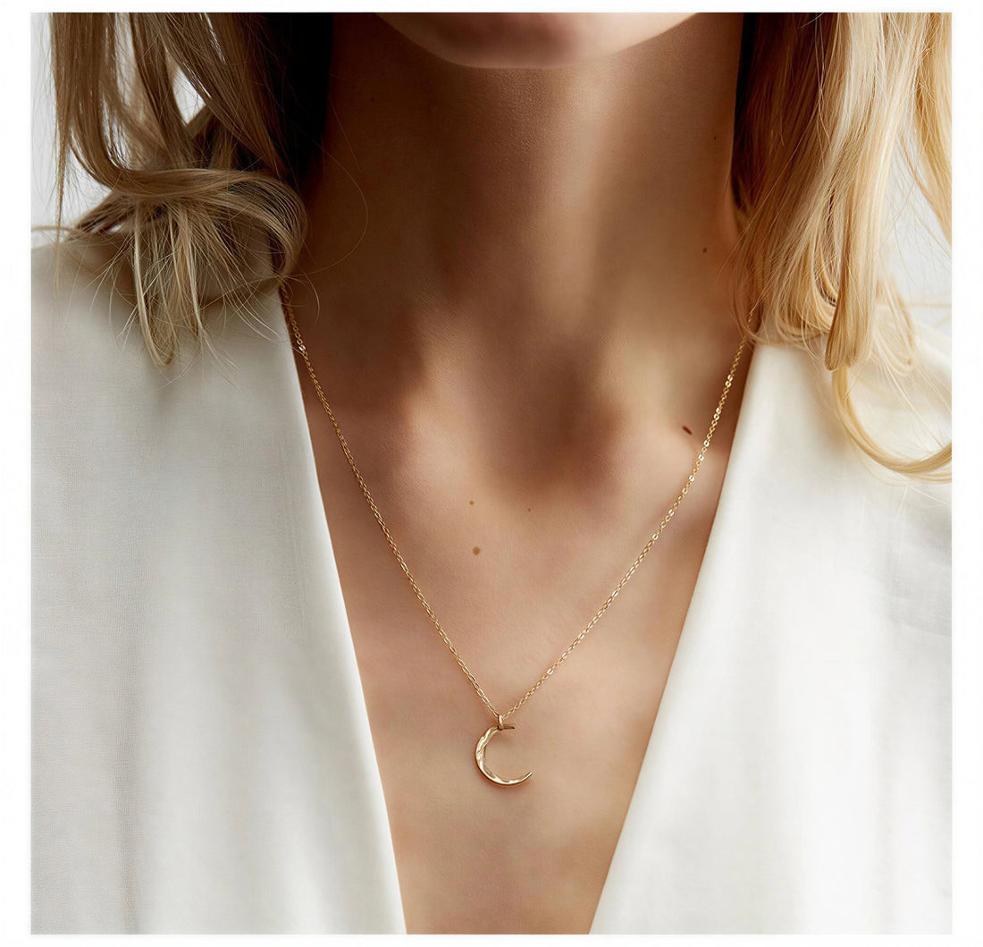 Dainty Moon Pendant Necklace
