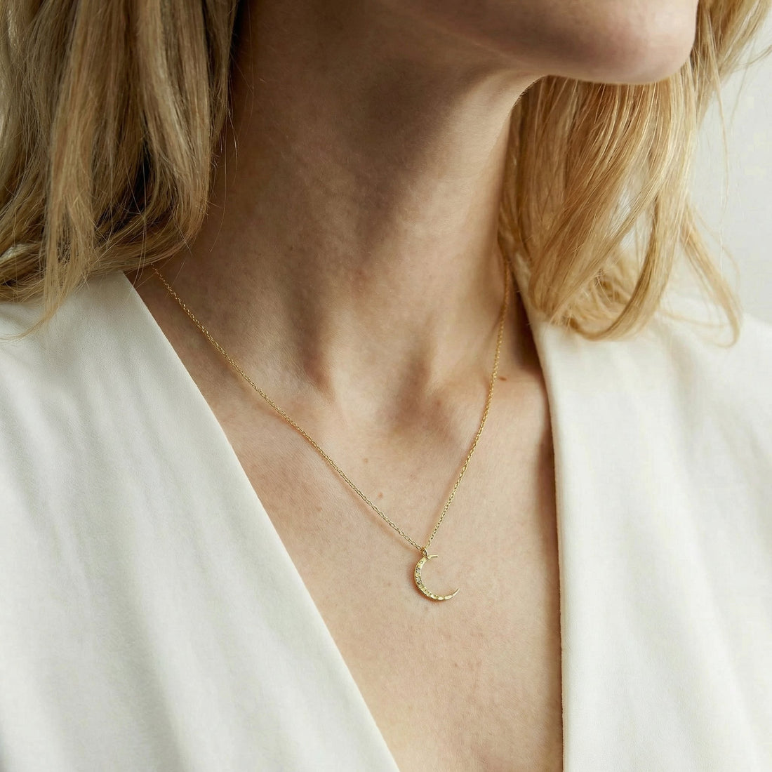 Dainty Moon Pendant Necklace